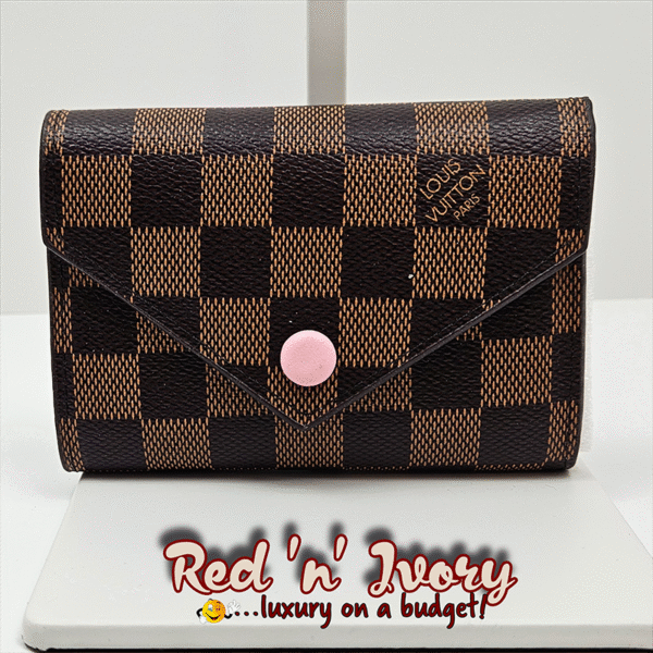 Compact Wallet with Pink Interior (AAZ)