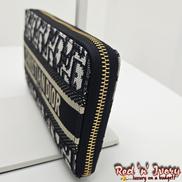 Canvas Zip Wallet – Navy Oblique (BAK)